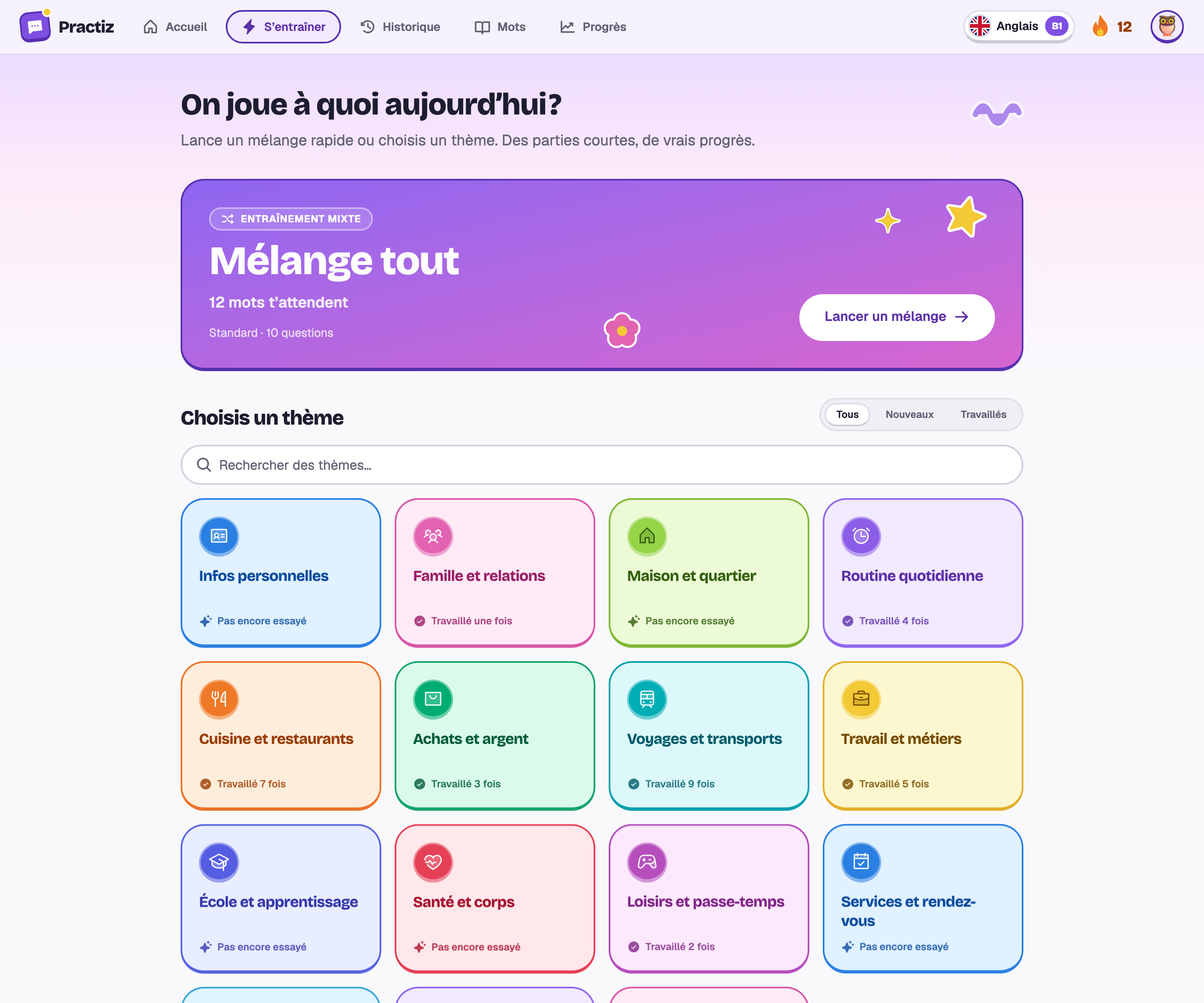 L’écran S’entraîner : Mélange tout avec 12 mots qui t’attendent, et les quinze thèmes.